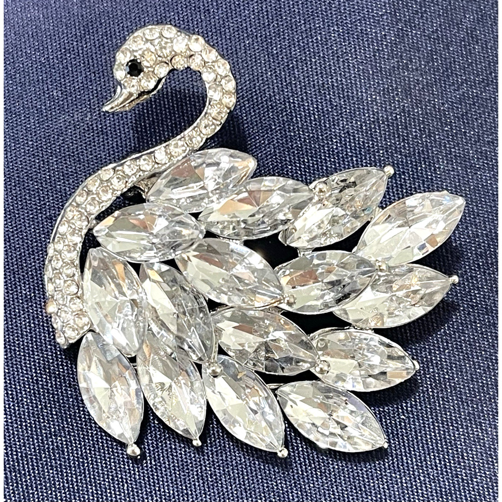 NWOT Swan Bird Brooch Lapel Pin Clear Rhinestone Glass Silver Toned